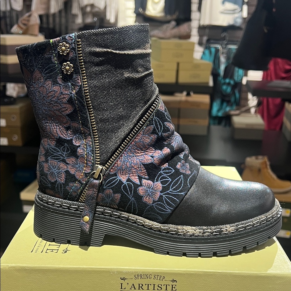 L'ATISTE Black and Purple Floral Combat Boots